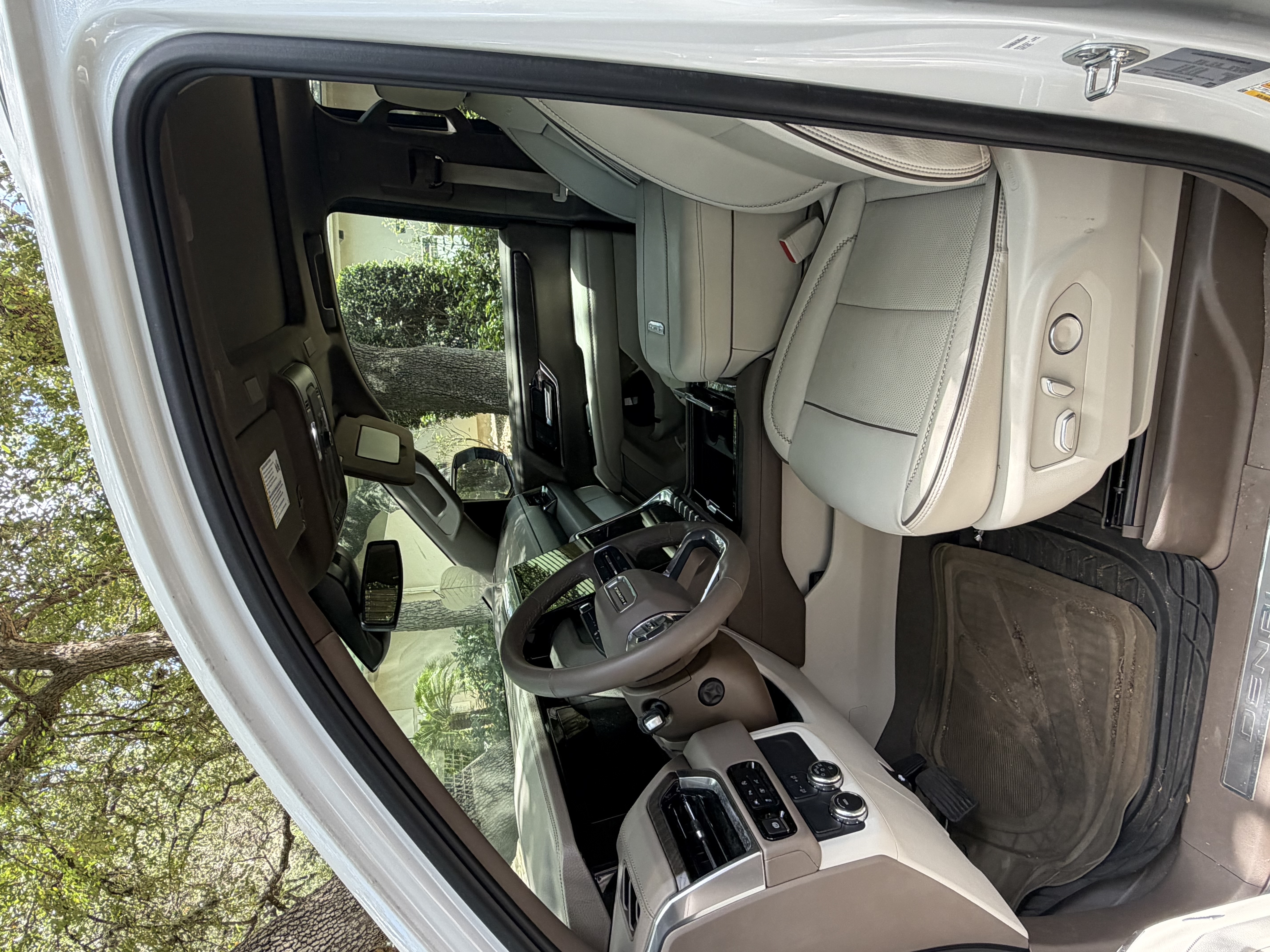 Used 2025 GMC Yukon Denali w/ Sun & Power Step Package RWD image 10