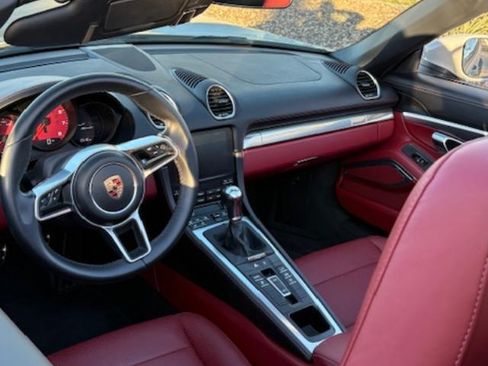 Used 2024 Porsche 718 Boxster image 21