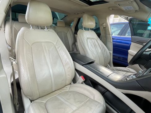 Used 2017 Lincoln MKZ Reserve image 4