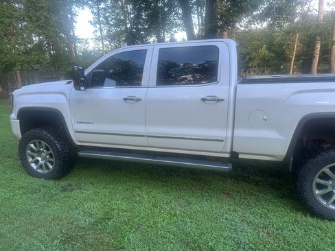 Used 2017 GMC Sierra 1500 Denali AWD/4WD image 2