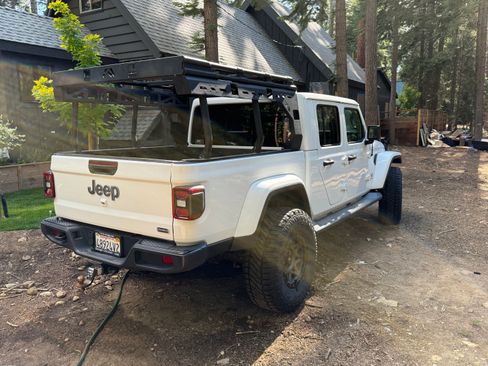 Used 2020 Jeep Gladiator Overland AWD/4WD image 5