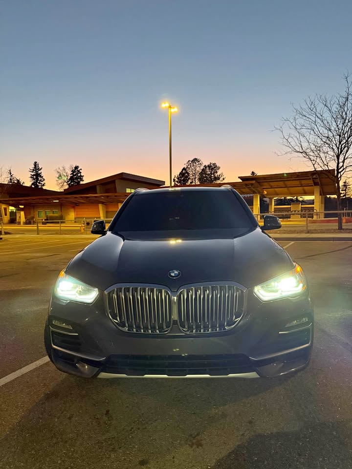 Used 2019 BMW X5 xDrive40i w/ Premium Package 2 AWD/4WD image 1