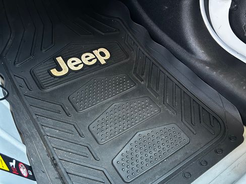 Used 2016 Jeep Wrangler Sport w/ Connectivity Group AWD/4WD image 9