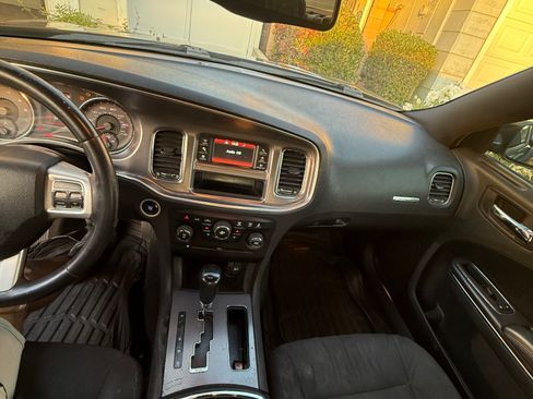 Used 2013 Dodge Charger SE w/ Connectivity Group image 11