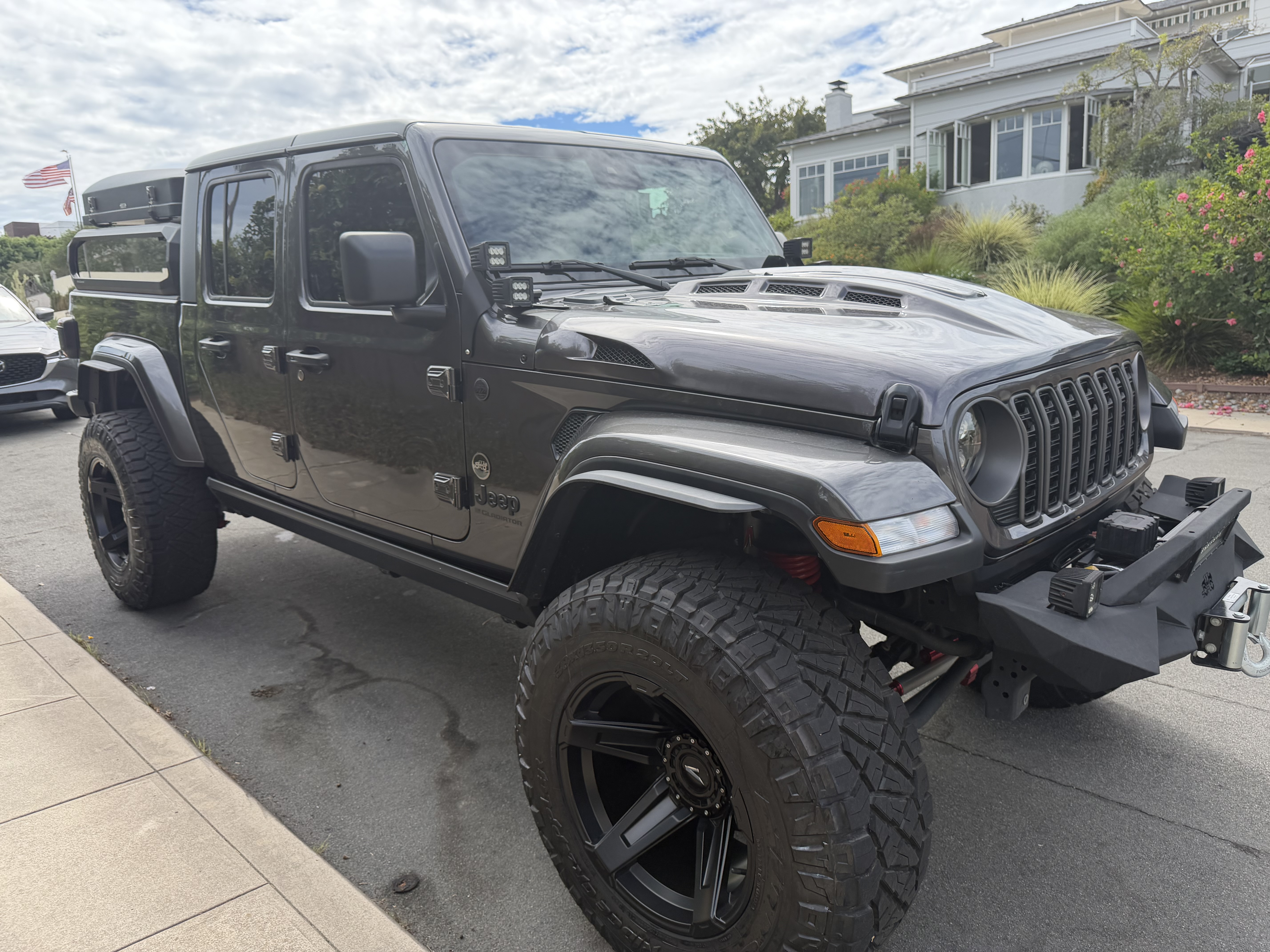 Used 2025 Jeep Gladiator Sport AWD/4WD image 1