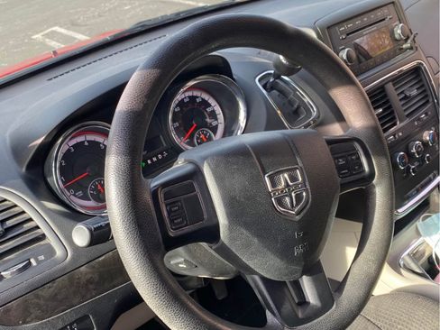 Used 2013 Dodge Grand Caravan SXT image 8