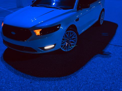 Used 2015 Ford Taurus SHO w/ Equipment Group 401A image 10