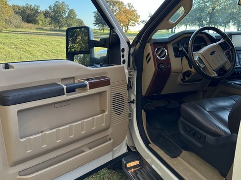 Used 2015 Ford F350 King Ranch image 9