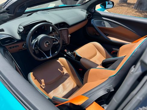 Used 2025 McLaren Artura Spider RWD image 22