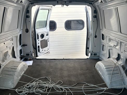 Used 2003 Ford E-250 and Econoline 250 image 9