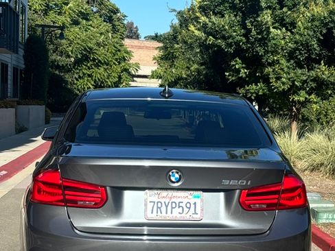 Used 2016 BMW 320i Sedan RWD image 2