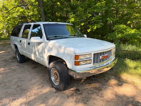 Used 1997 GMC Suburban 2500 AWD/4WD image 1