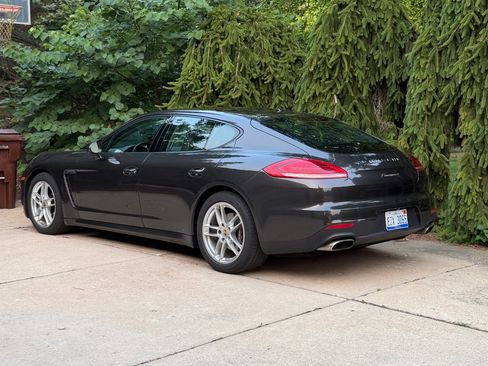 Used 2015 Porsche Panamera 4 AWD/4WD image 5