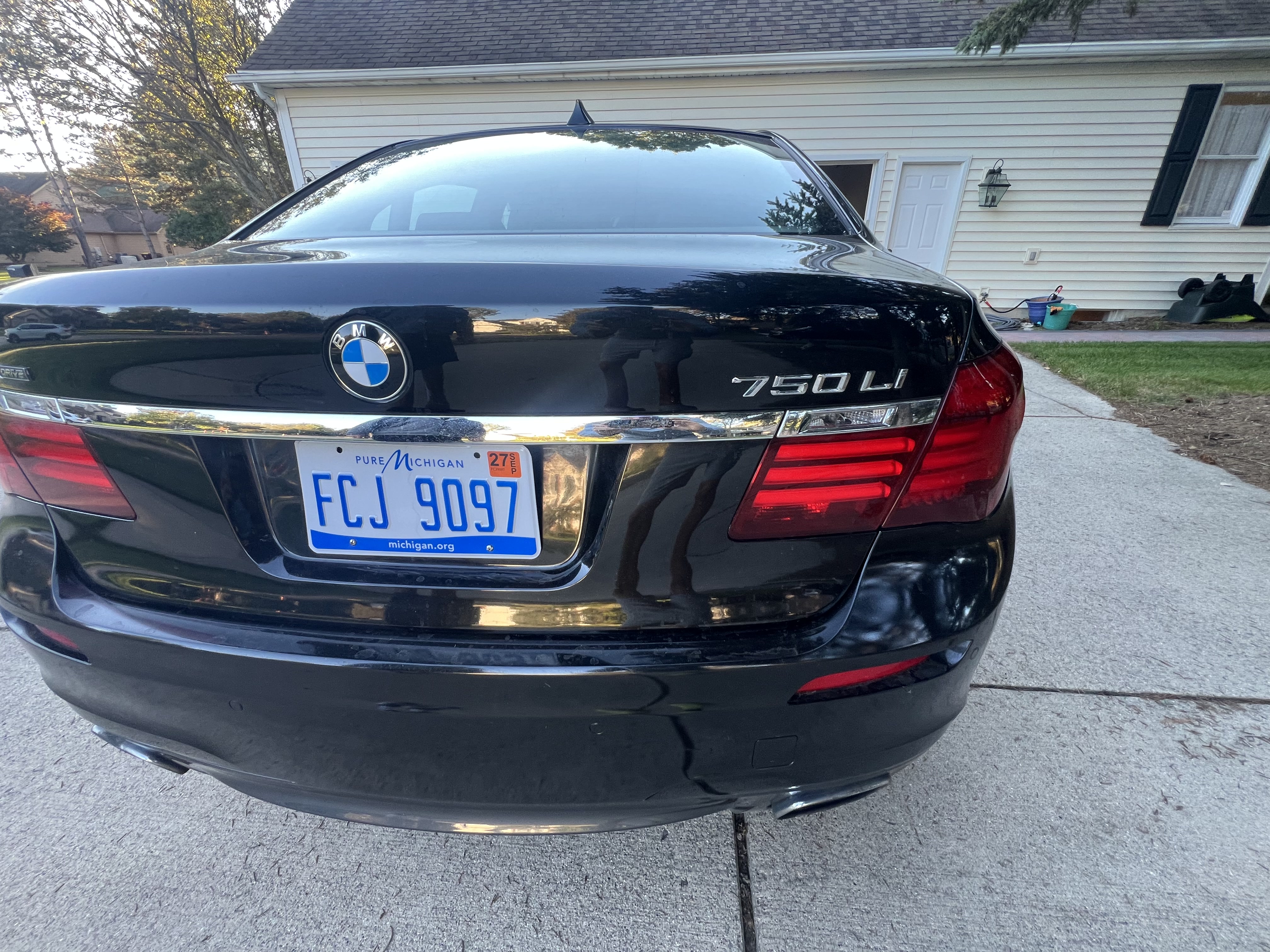 Used 2014 BMW 750Li xDrive AWD/4WD image 11