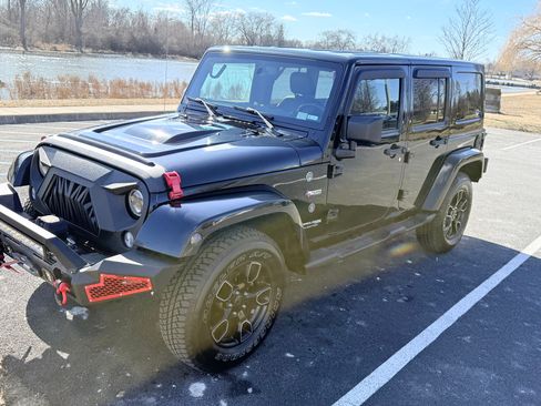 Used 2018 Jeep Wrangler Unlimited Sahara image 2