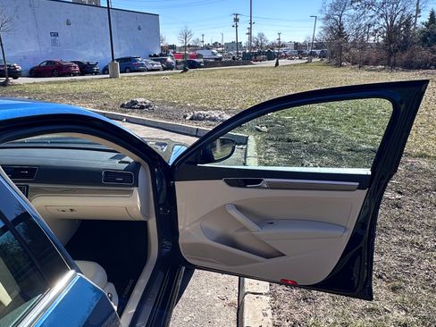 Used 2018 Volkswagen Passat 3.6 SEL Premium image 14