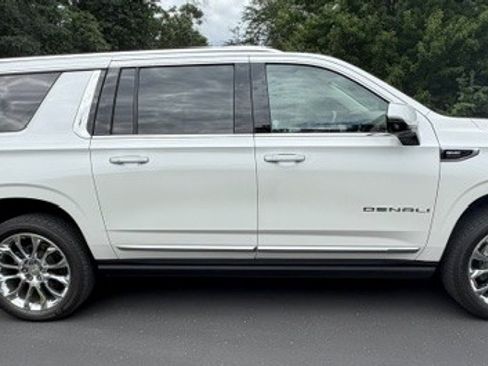 Used 2022 GMC Yukon XL Denali w/ Max Trailering Package AWD/4WD image 1