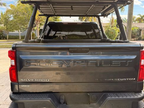 Used 2020 Chevrolet Silverado 1500 Custom w/ Custom Value Package image 4