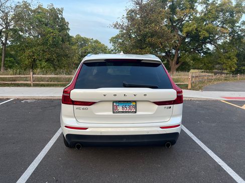 Used 2018 Volvo XC60 T5 Momentum w/ Vision Package AWD/4WD image 10