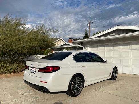 Used 2021 BMW 530e w/ Premium Package image 6