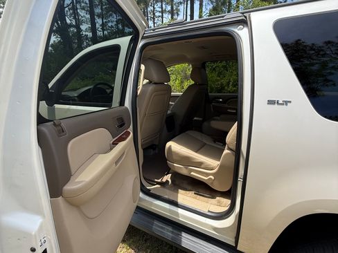 Used 2013 GMC Yukon XL SLT w/ Regional Value Package RWD image 9