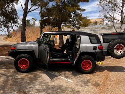 Used 2010 Toyota FJ Cruiser 4WD image 5
