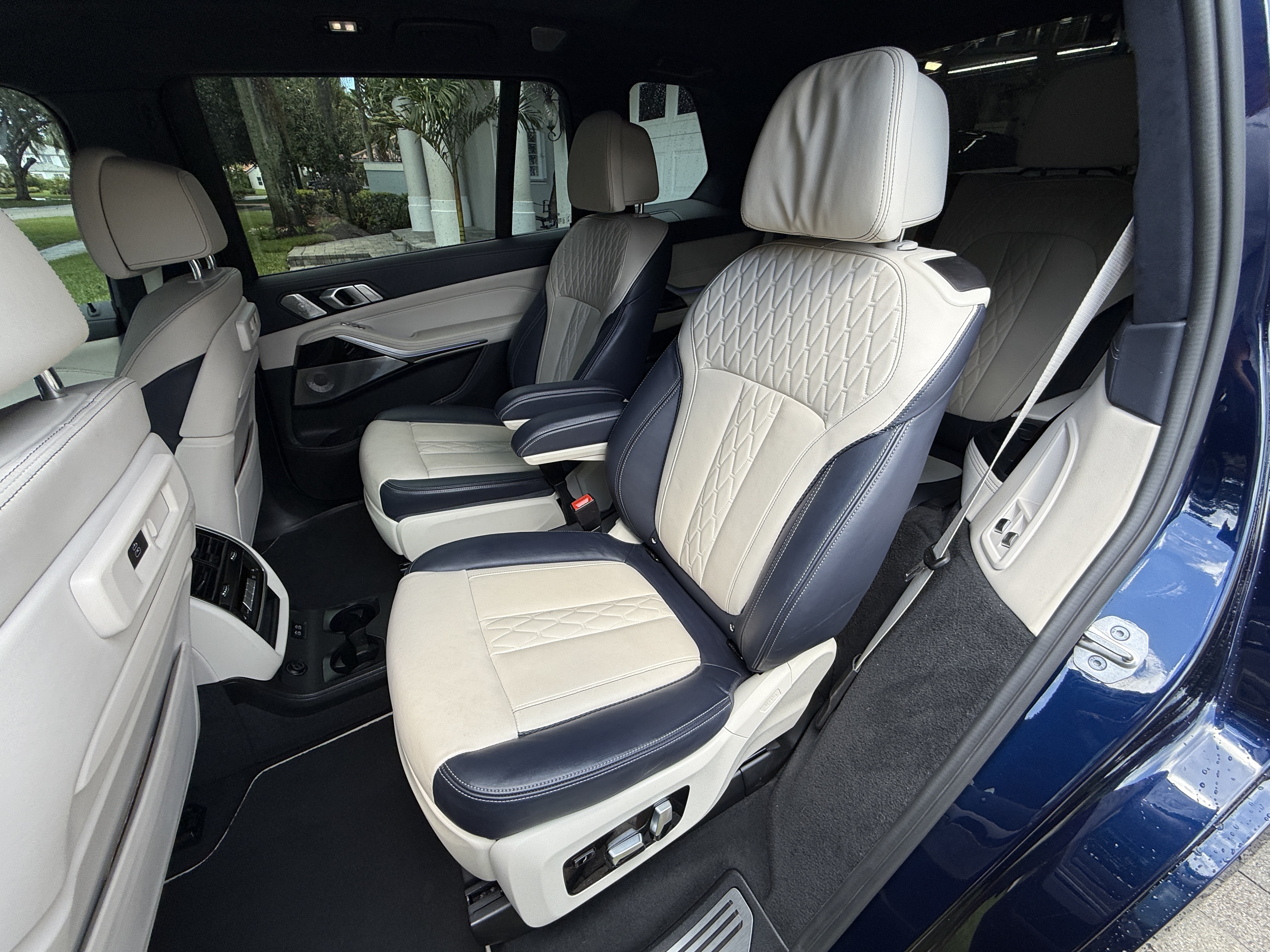 Used 2021 BMW X7 M50i w/ Dynamic Handling Package AWD/4WD image 17
