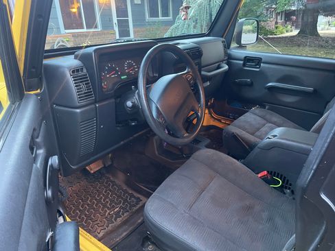 Used 2004 Jeep Wrangler 4WD w/ Dual Top Group image 9