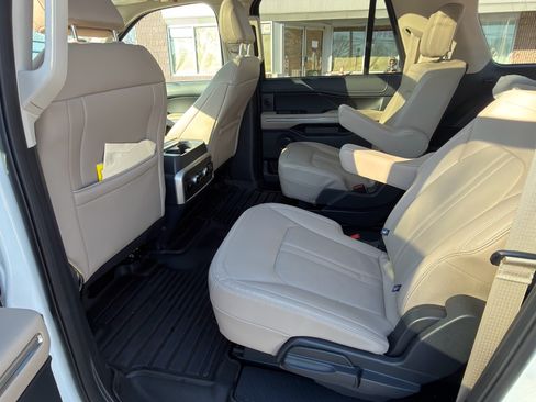 Used 2024 Ford Expedition Max Limited image 9