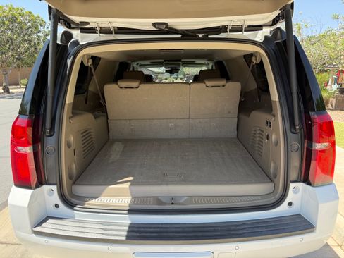 Used 2020 Chevrolet Suburban Premier w/ Premier 6.2L Value Package AWD/4WD image 18