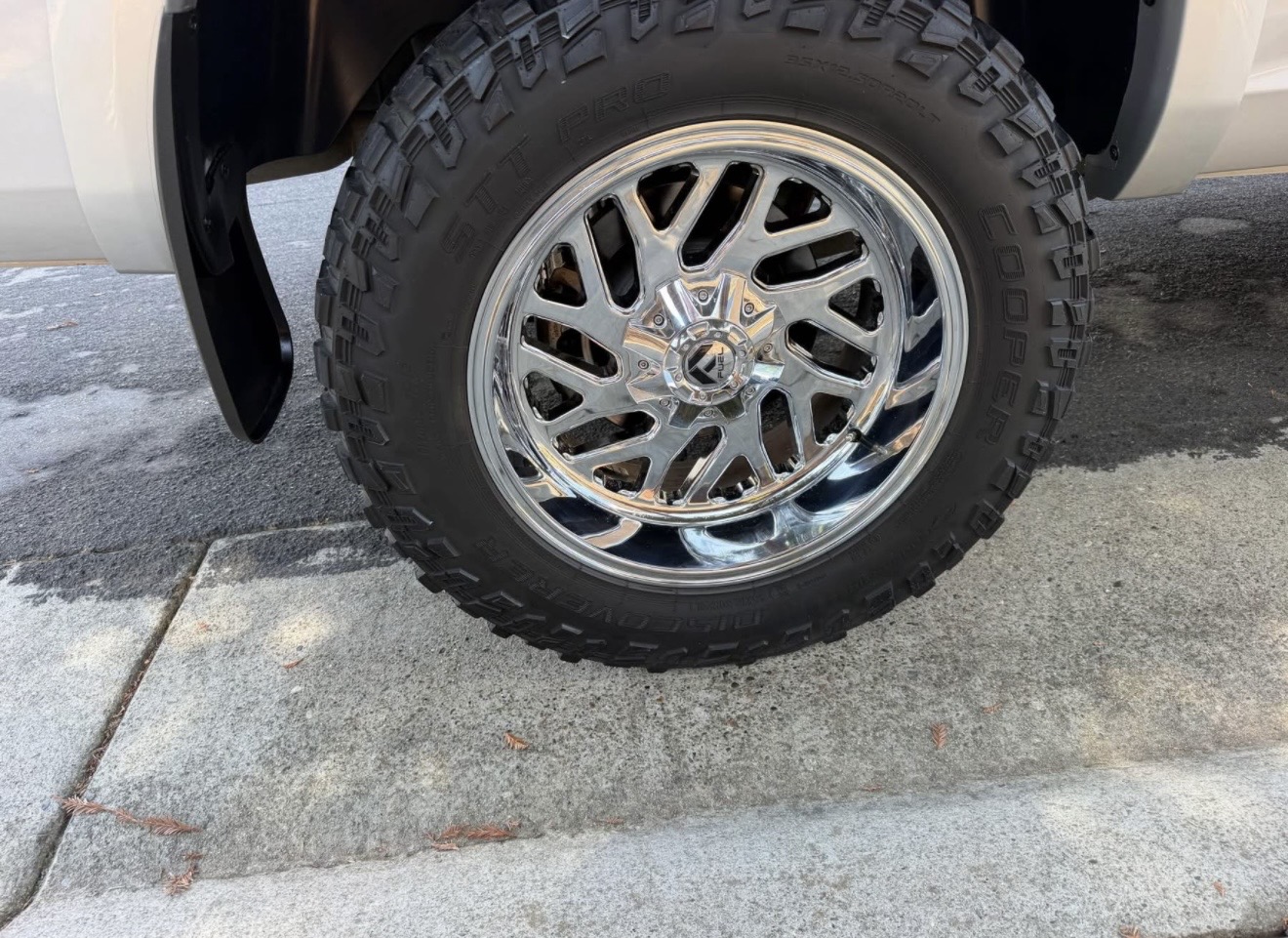 Used 2018 RAM 1500 Laramie w/ Convenience Group AWD/4WD image 10
