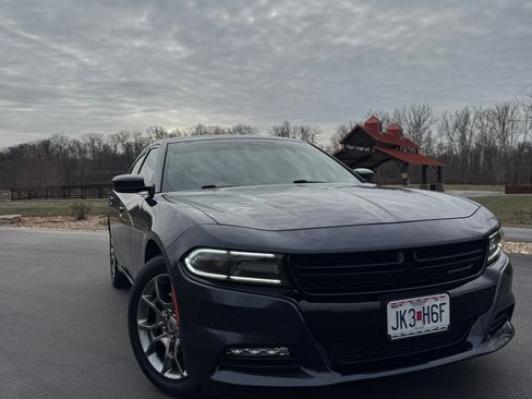 Used 2017 Dodge Charger SXT w/ AWD Plus Group image 16