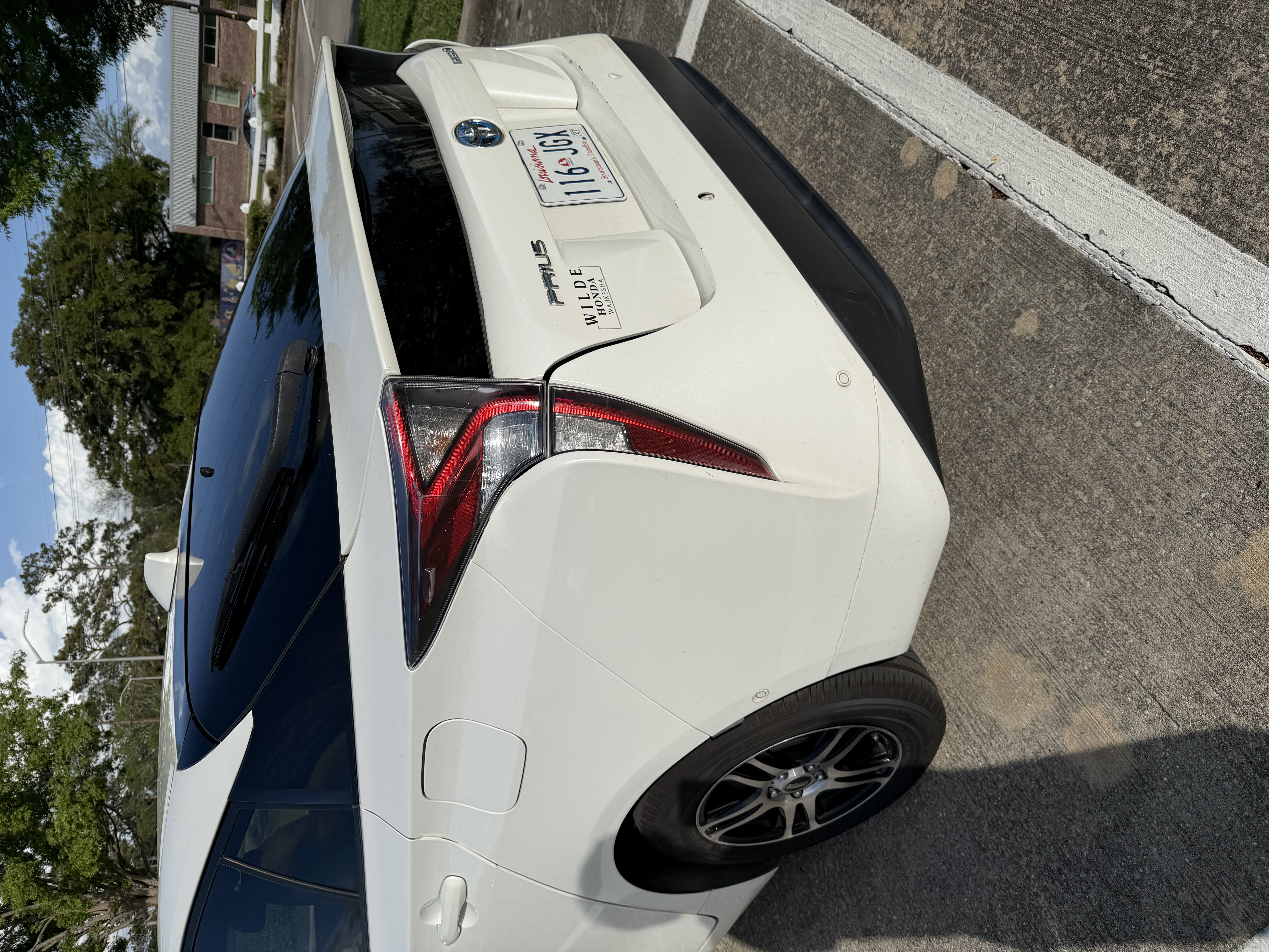 Used 2017 Toyota Prius Four w/ Advanced Technology Package FWD image 18