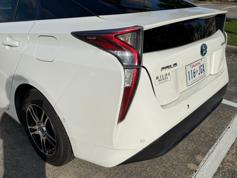 Used 2017 Toyota Prius Four w/ Advanced Technology Package image 18