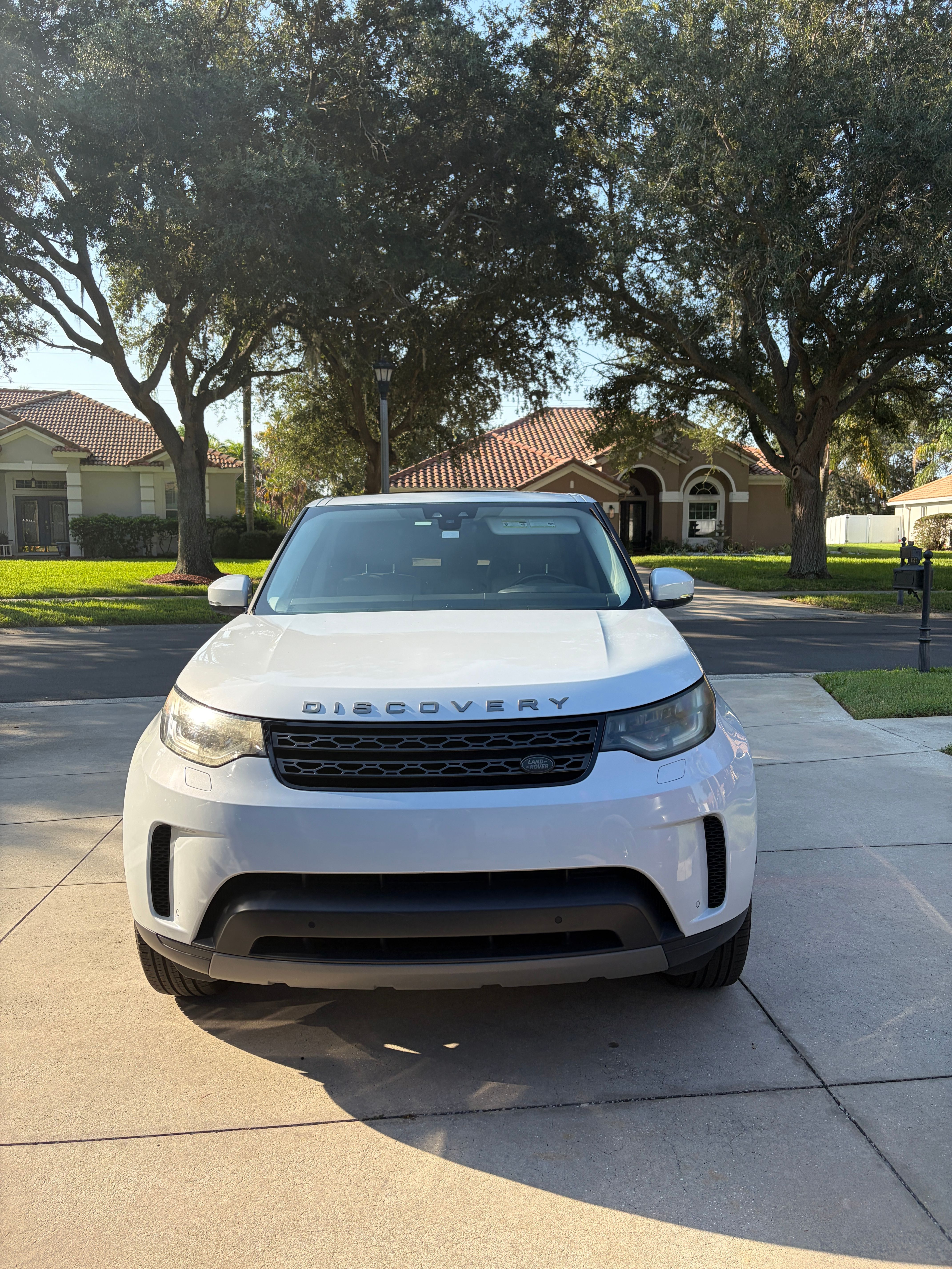 Used 2019 Land Rover Discovery SE AWD/4WD image 1
