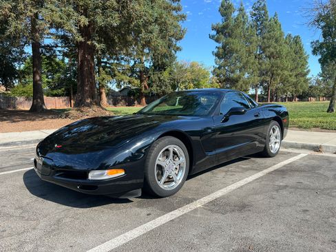Used 2000 Chevrolet Corvette Coupe w/ Memory Pkg image 1