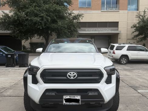 Used 2024 Toyota Tacoma SR5 AWD/4WD image 6