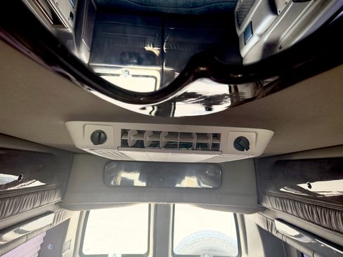 Used 2011 GMC Savana 2500 Extended RWD image 23