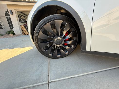 Used 2023 Tesla Model Y Performance image 4