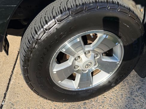 Used 2015 Toyota Tacoma 4x4 Double Cab w/ TRD Sport Package image 19