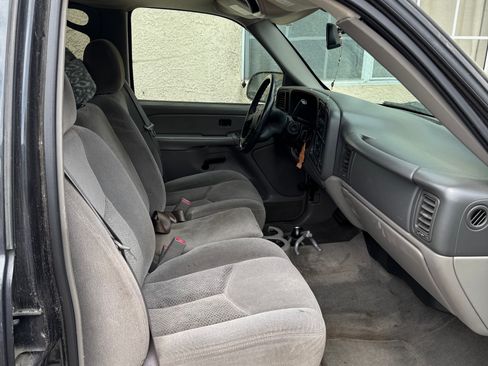 Used 2005 Chevrolet Avalanche LS w/ Onstar Plus Package RWD image 2