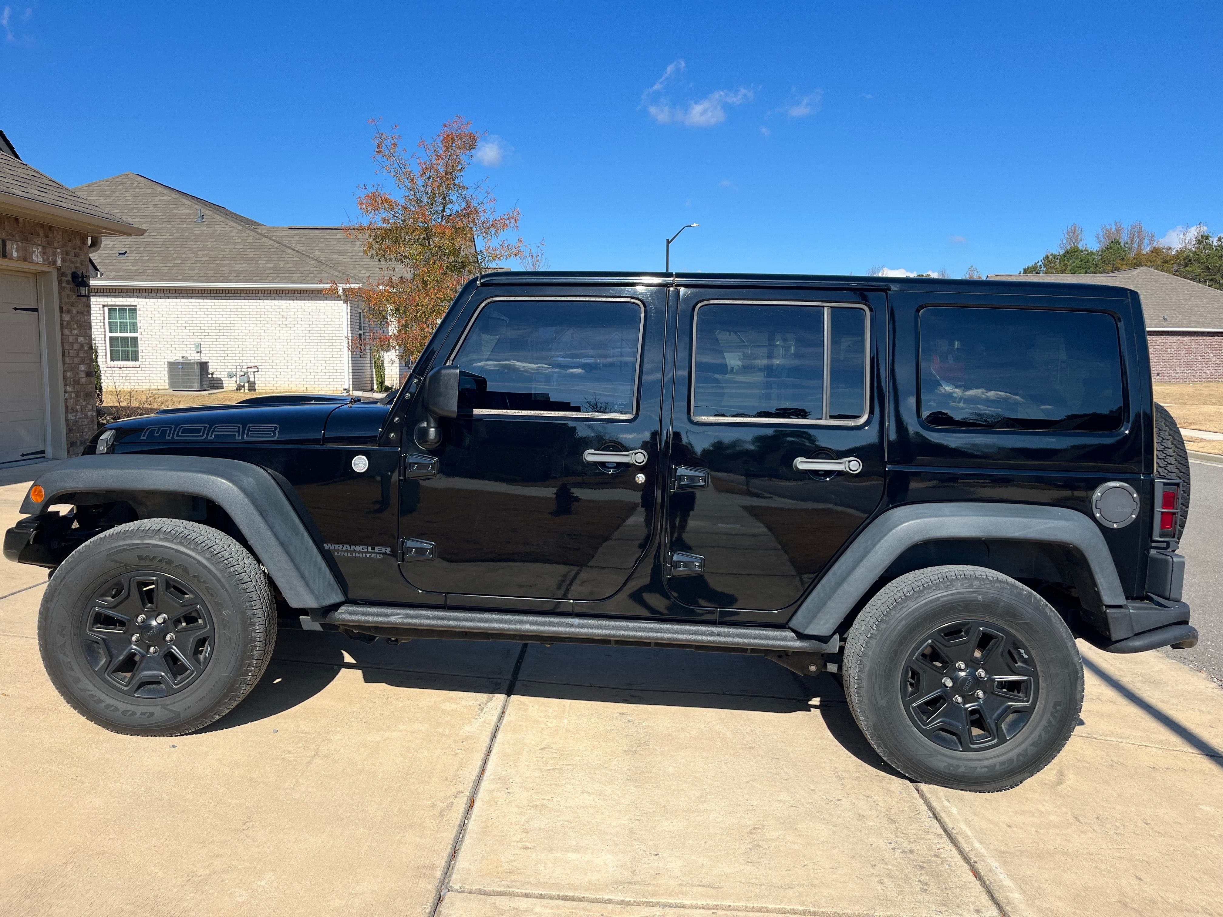 Used 2013 Jeep Wrangler Unlimited Sahara AWD/4WD image 1