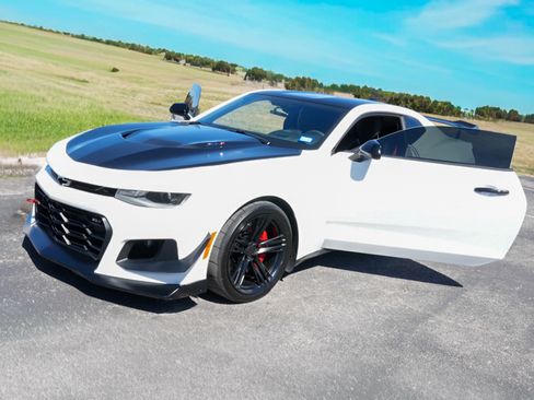 Used 2021 Chevrolet Camaro ZL1 image 9