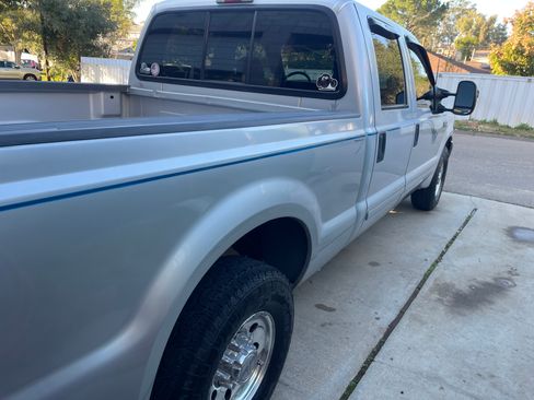Used 2001 Ford F350 2WD Crew Cab Super Duty image 4