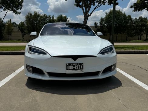 Used 2020 Tesla Model S Long Range Plus image 2