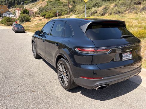 Used 2021 Porsche Cayenne E-Hybrid image 4
