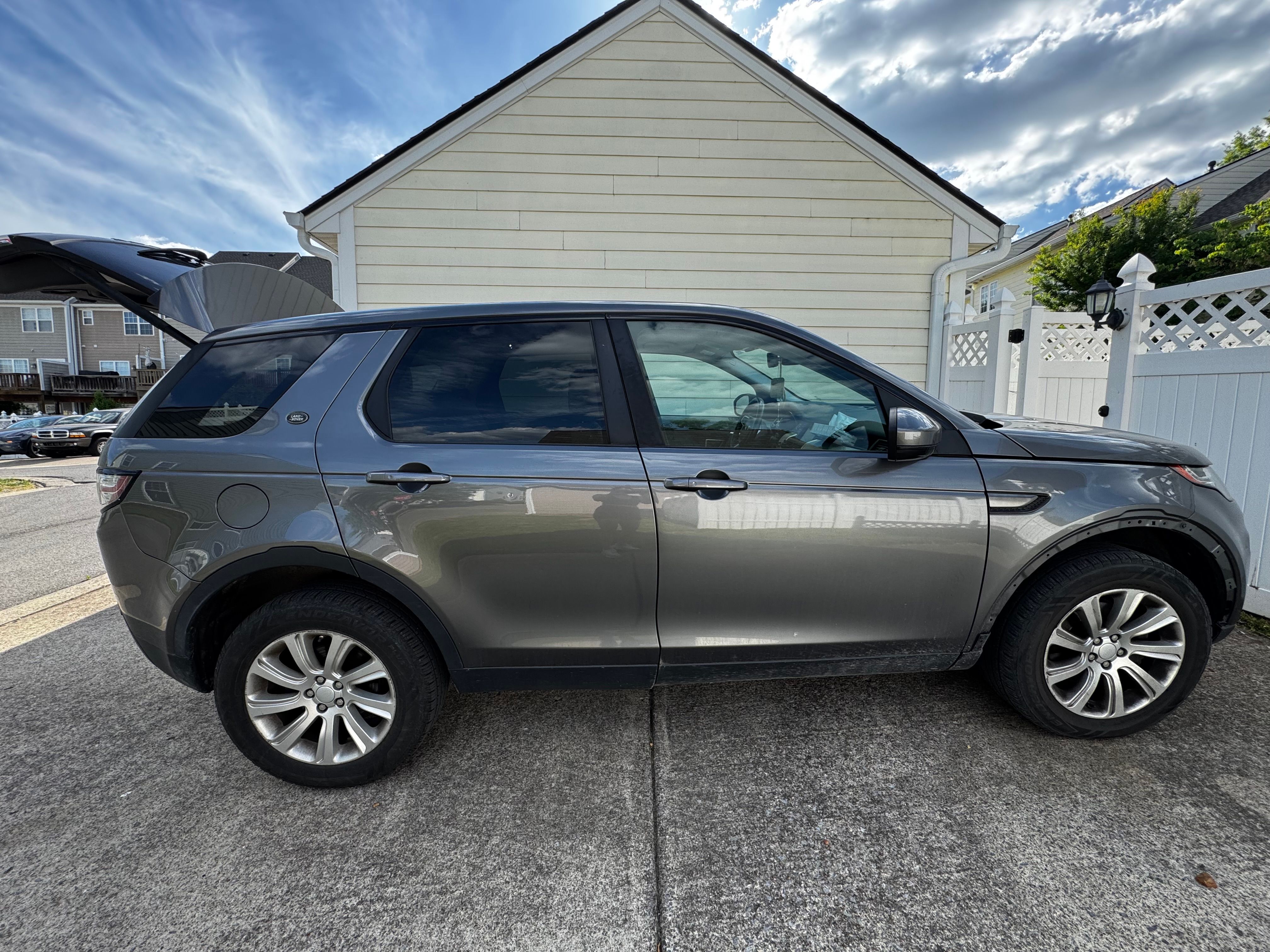 Used 2016 Land Rover Discovery Sport SE AWD/4WD image 1
