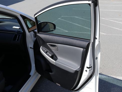 Used 2015 Toyota Prius Four w/ Deluxe Solar Roof Package FWD image 23