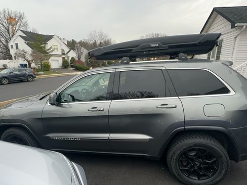 Used 2012 Jeep Grand Cherokee Laredo w/ Laredo E Group image 10