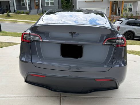 Used 2023 Tesla Model Y Long Range AWD/4WD image 5